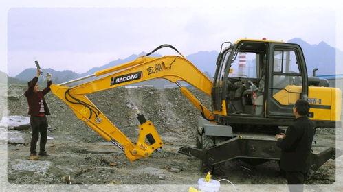 美国人使用国产挖机视频,本土制造力量震撼全球