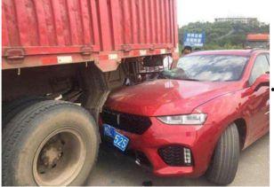 国产汽车撞半挂车视频播放